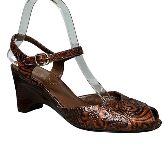 Coldwater Creek Tooled Leather Wedge Sandals Size 9.5 Brown Ankle Strap Peep Toe - Picture 1 of 11